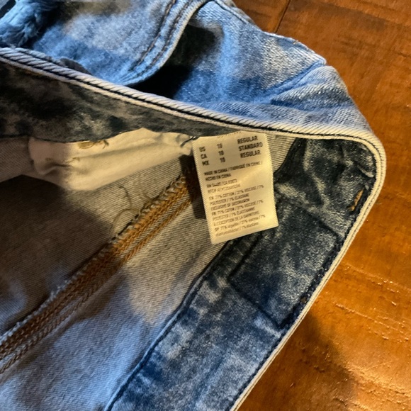 Women’s American Eagle, Next Level Stretch, Size 10 - Picture 4 of 4